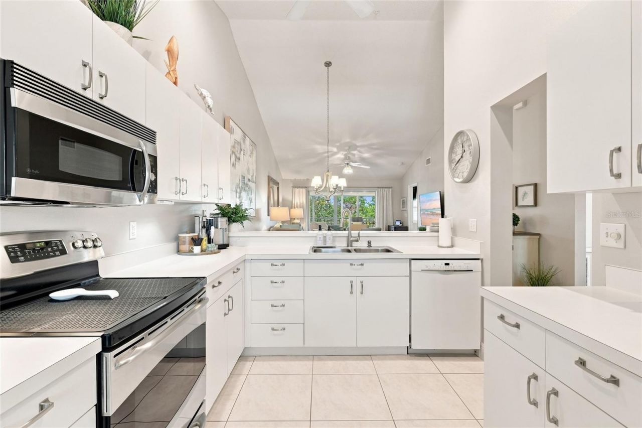 8735 Olde Hickory Avenue , Unit 8304, Sarasota, FL 34238 Photo