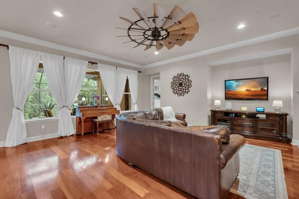 16012 Ternglade Drive , Lithia, FL 33547 Photo