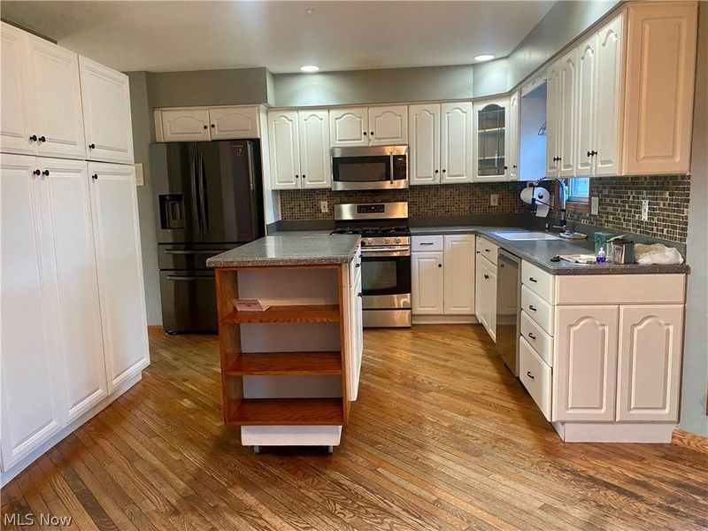 312 Middlestone Way , Cuyahoga Falls, OH 44223 Photo 9