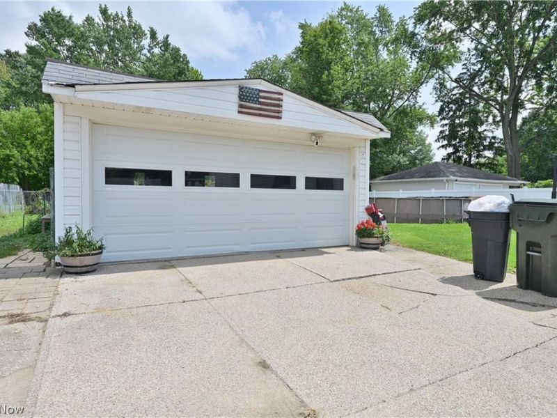5905 Stearns Road , North Olmsted, OH 44070 Photo 5