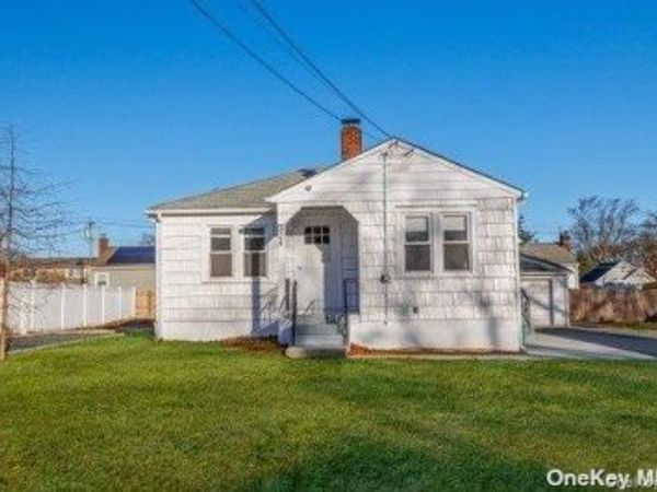 824 7th Street , West Babylon, NY 11704