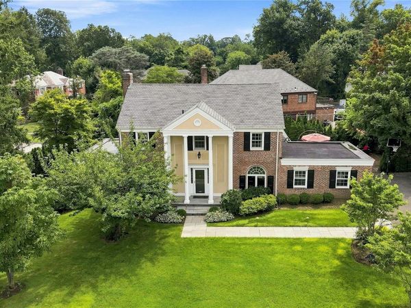 1 Shore Park Road , Great Neck, NY 11023