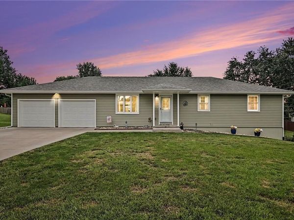1200 W Maple Street, Savannah, MO 64485