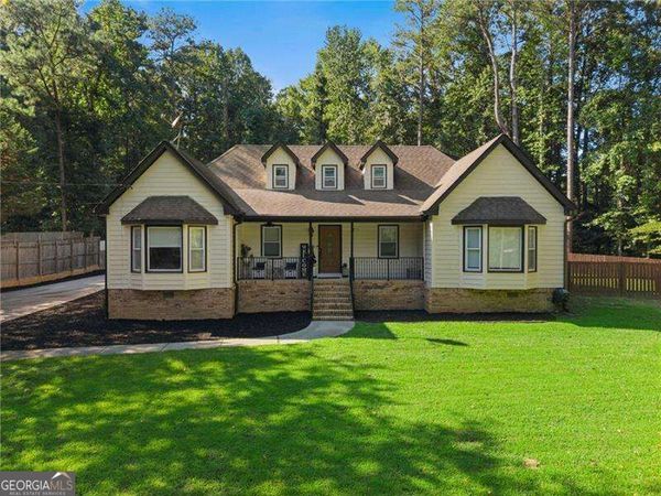 3525 Rock Falls Drive, Snellville, GA 30039