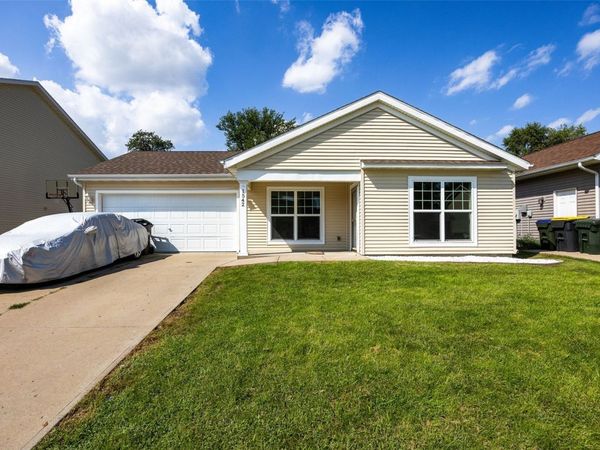 1542 Dickenson Lane, Iowa City, IA 52240