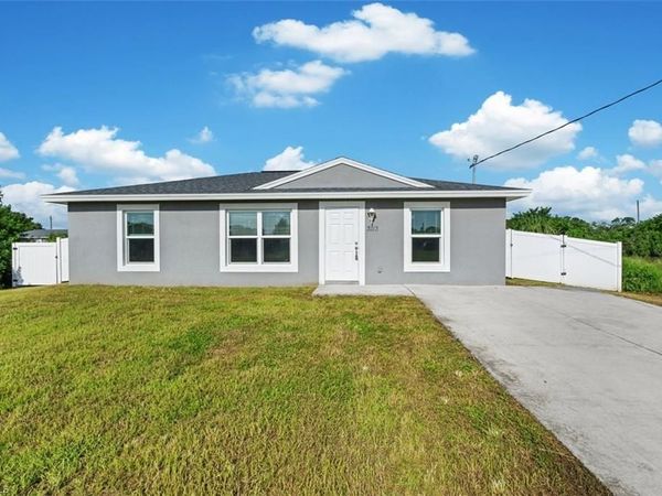 3113 Pebble LN , LABELLE, FL 33935