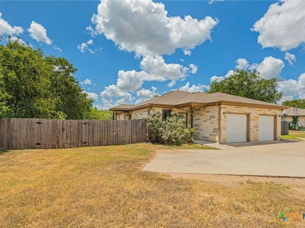 1375 Main Street , Liberty Hill, TX 78642