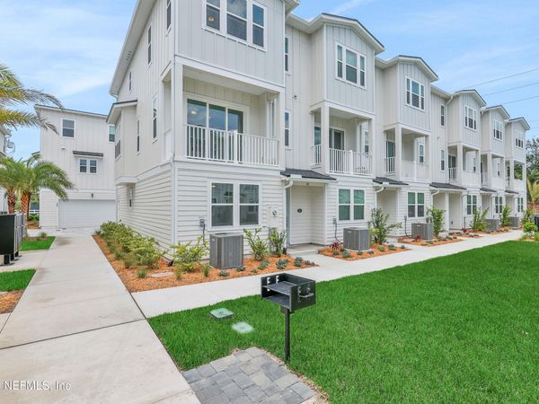 1043 N 1ST Avenue, Jacksonville Beach, FL 32250