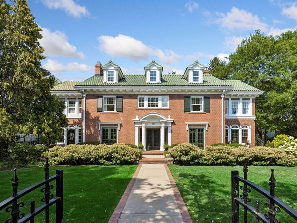 1465 Summit Avenue , Saint Paul, MN 55105