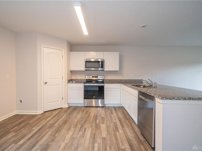 5623 Moss Creek Boulevard, Clayton, OH 45315 Photo 7