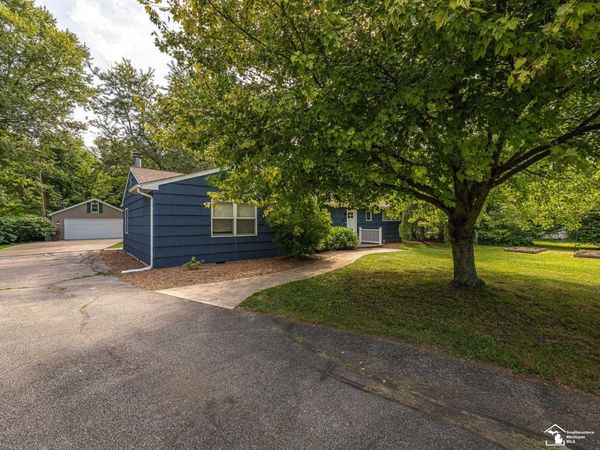 2621 Bluebush Road, Monroe, MI 48162