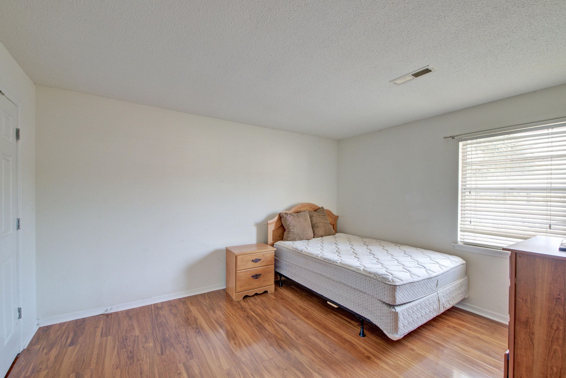 415 Parkdale Drive Photo 10