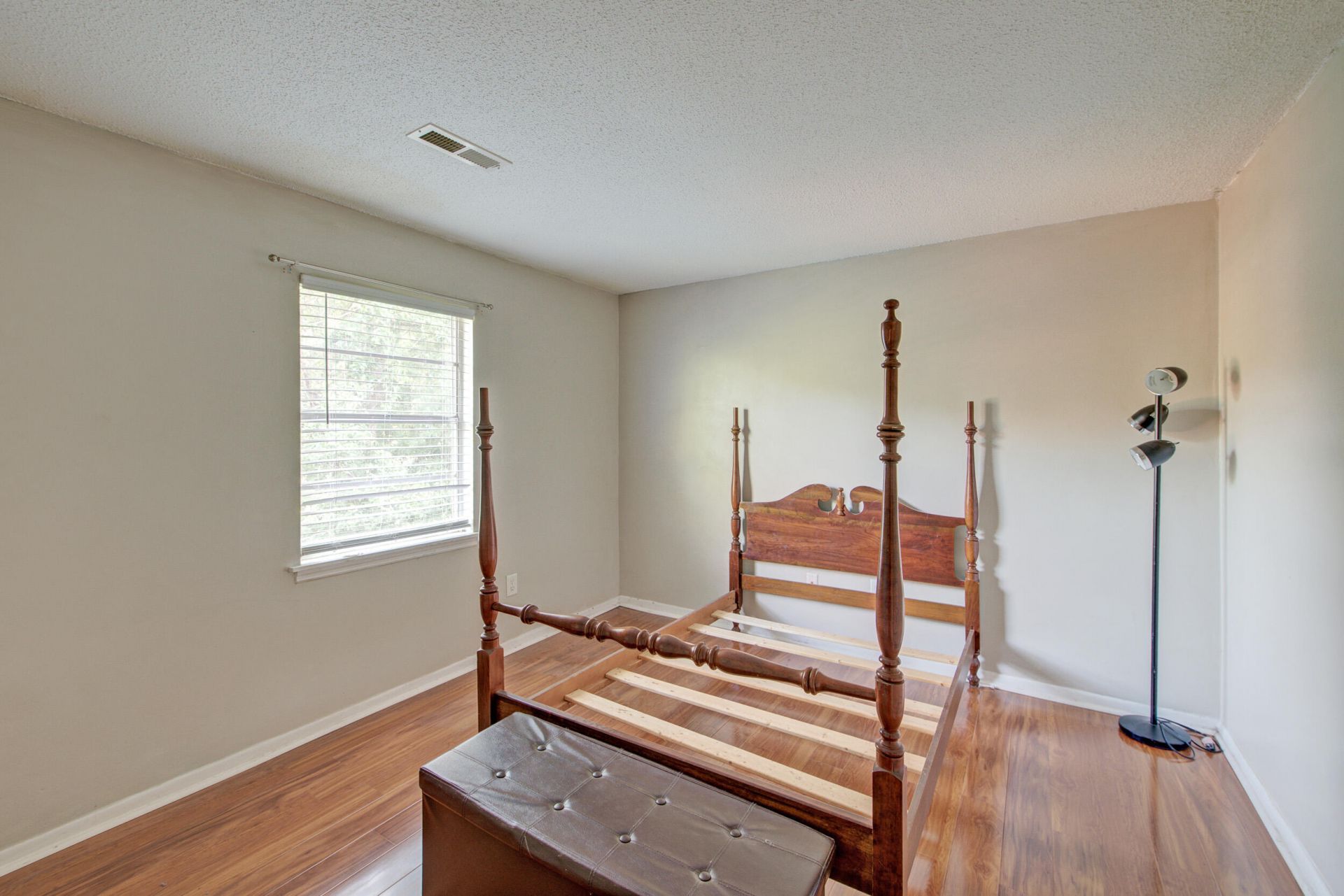 415 Parkdale Drive Photo 16