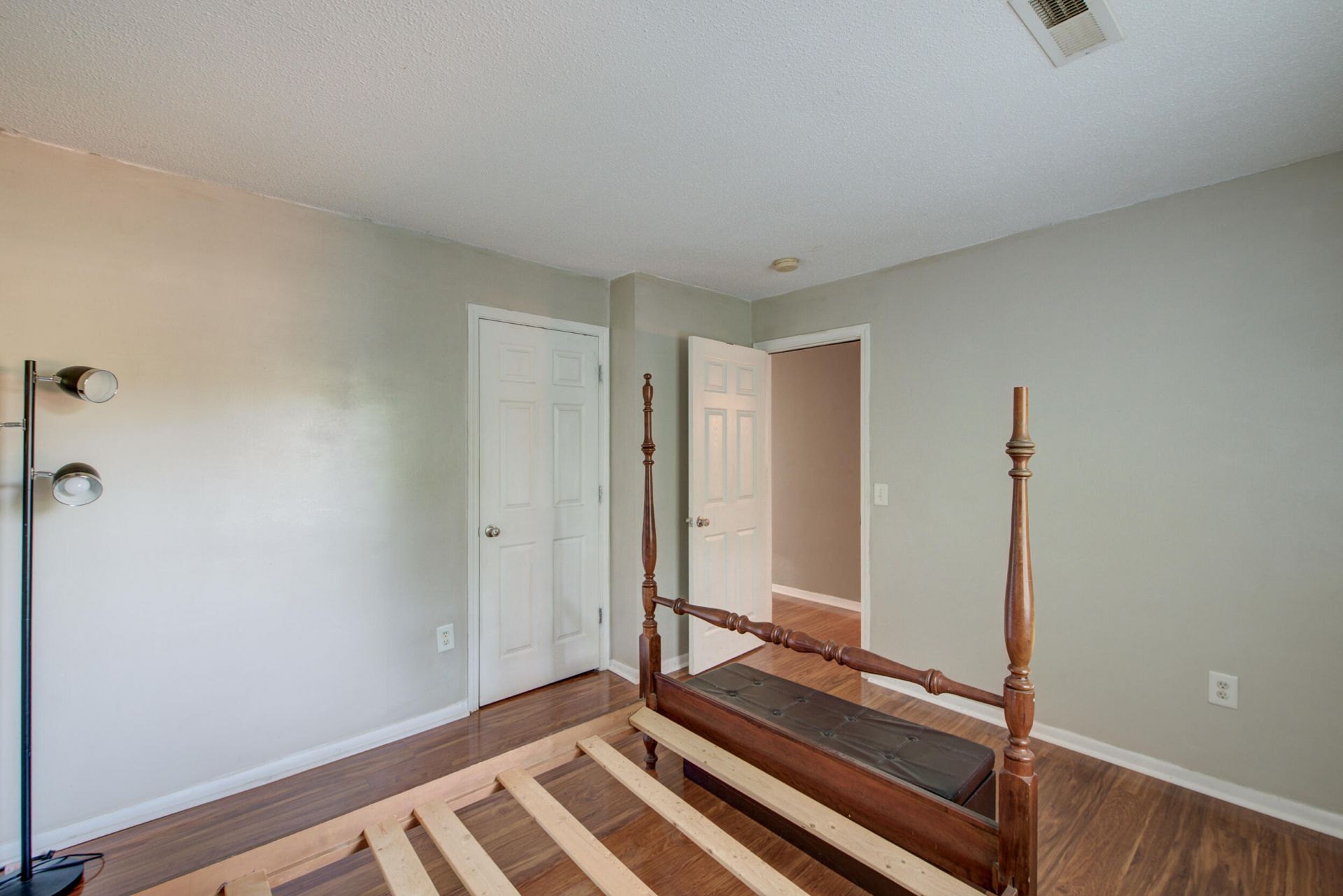 415 Parkdale Drive Photo 18