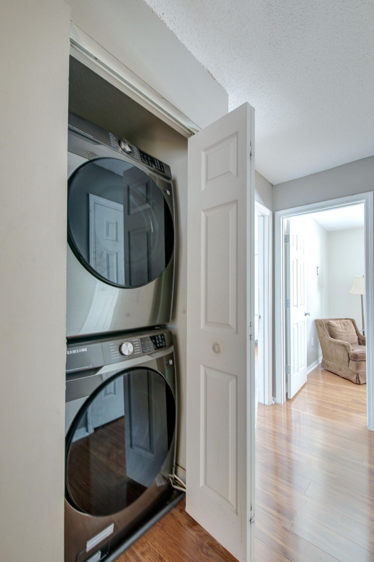 415 Parkdale Drive Photo 23