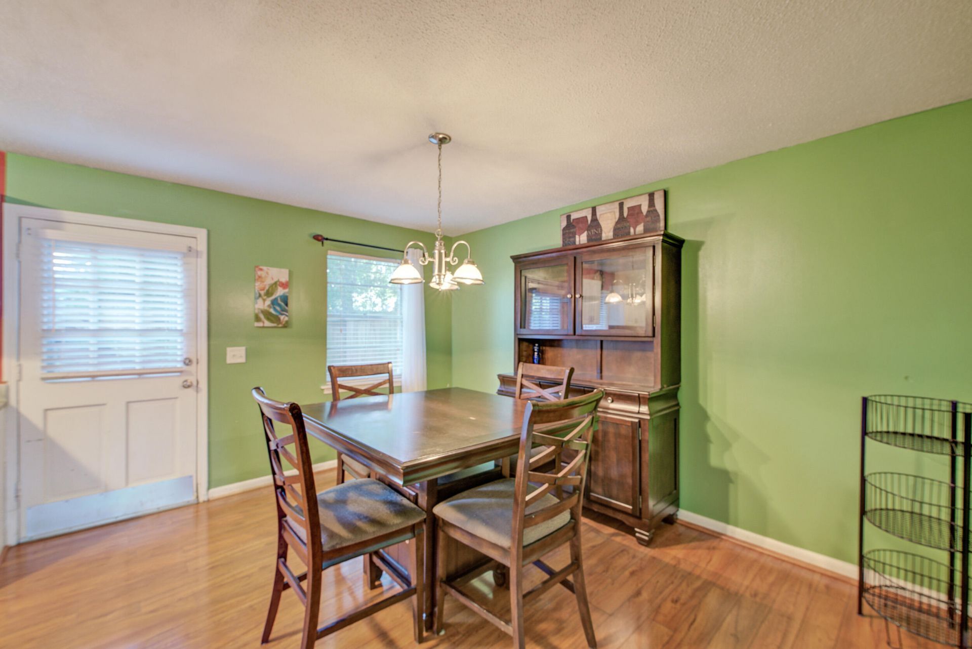 415 Parkdale Drive Photo 4