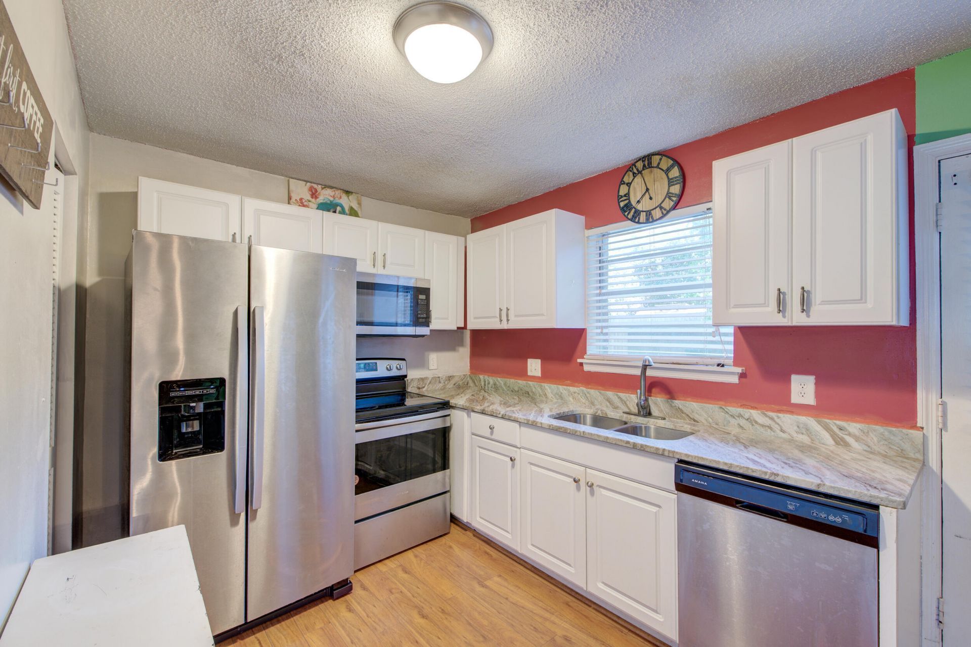 415 Parkdale Drive Photo 5