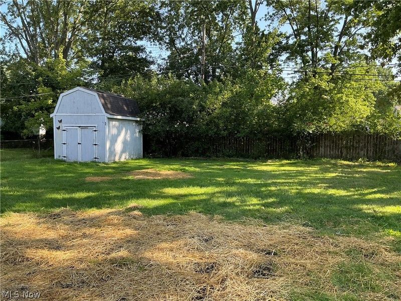 251 Hilliard Road, Elyria, OH 44035 Photo 12