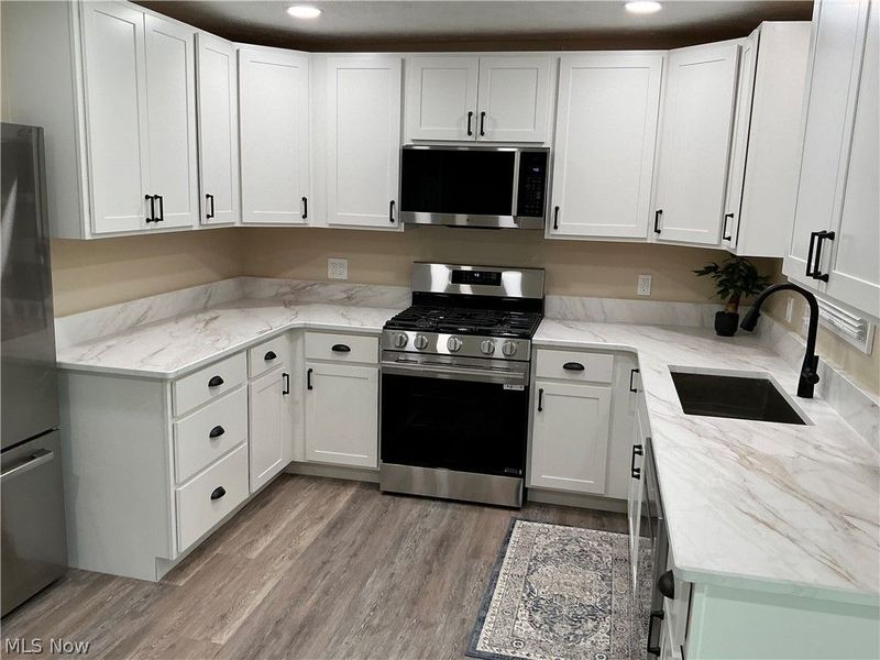 251 Hilliard Road, Elyria, OH 44035 Photo 4