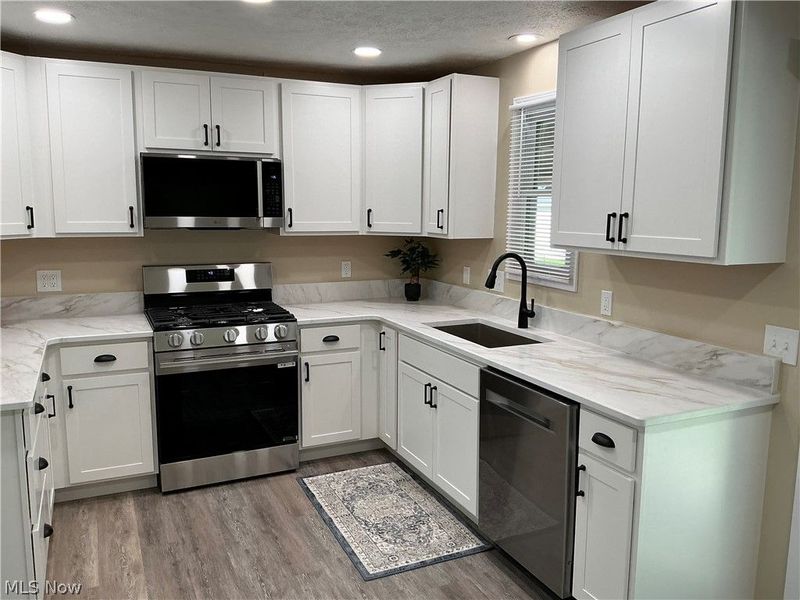 251 Hilliard Road, Elyria, OH 44035 Photo 5
