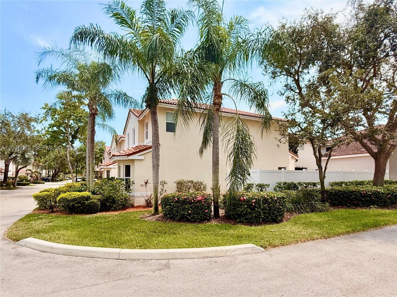 1140 Oysterwood St , Hollywood, FL 33019 Photo