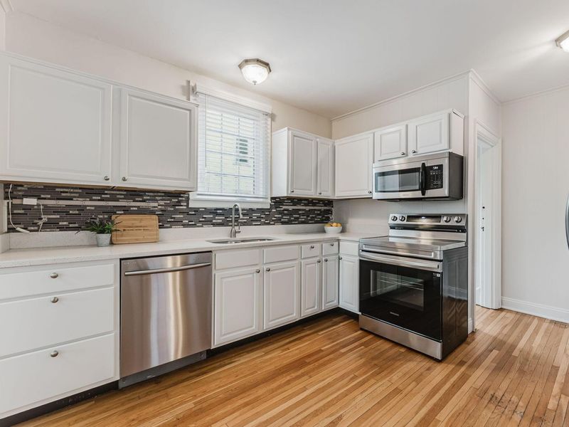 896 S Cassingham Road , Bexley, OH 43209 Photo 25