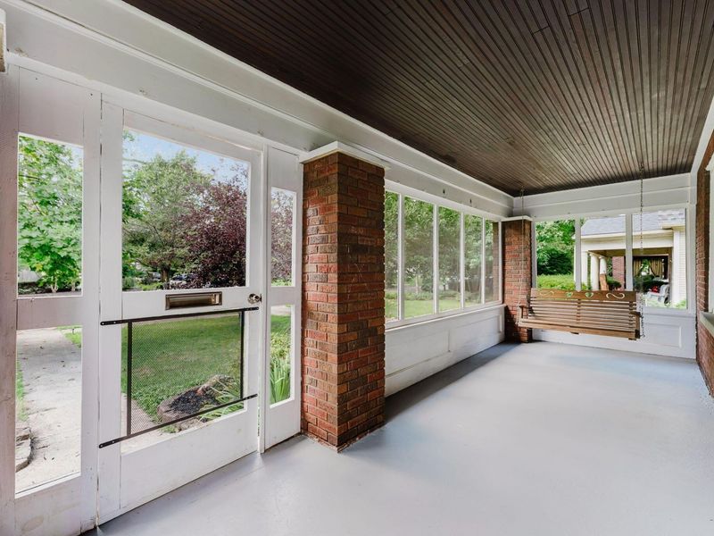 896 S Cassingham Road , Bexley, OH 43209 Photo 4