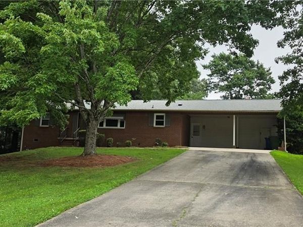 435 Lakecrest Drive , Kernersville, NC 27284