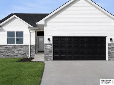 17614 Greenleaf Street, Omaha, NE 68136