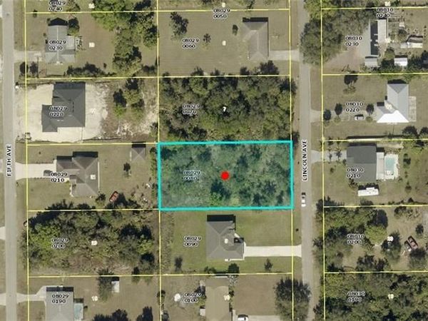 613 Lincoln AVE, LEHIGH ACRES, FL 33972