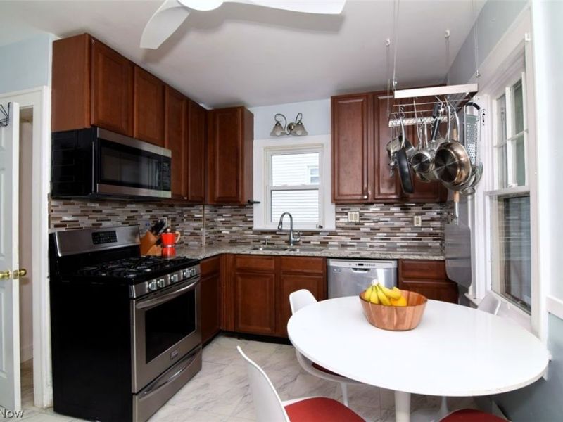 1922 Spring Road , Cleveland, OH 44109 Photo 13