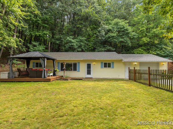 13900 Weeks Drive NE, Greenville, MI 48838