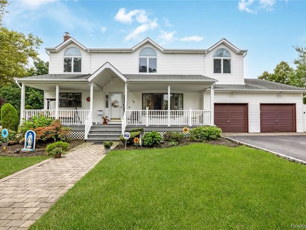 14 Arthur Street , Farmingdale, NY 11735