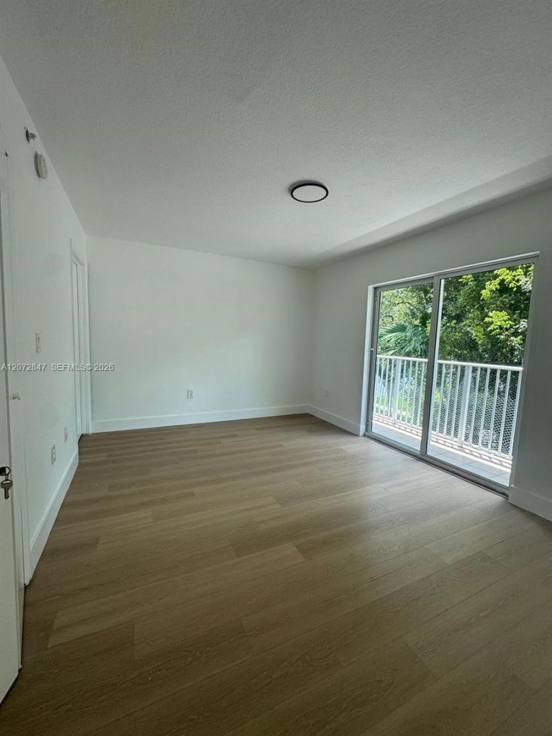 2415 NW 16th St Rd , Unit 301-1, Miami, FL 33125 Photo