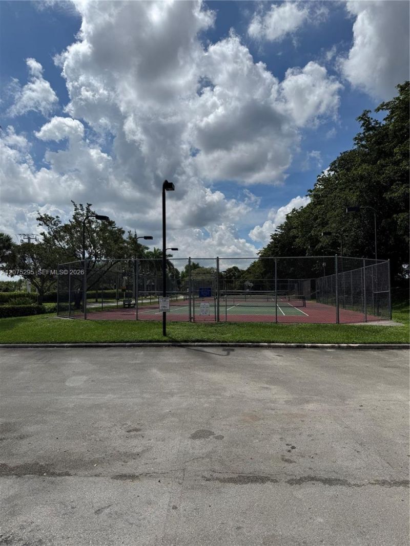 8207 San Carlos Cir, Unit 8207, Tamarac, FL 33321 Photo