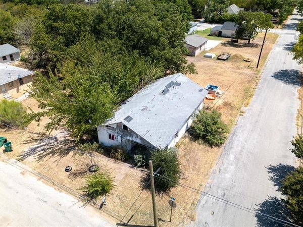 1101 Sanders Street, Bowie, TX 76230