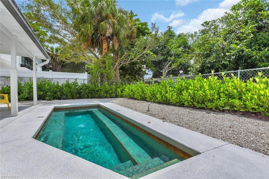 2048 Holiday Ln , Naples, FL 34104 Photo