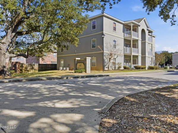 310 Holcomb Boulevard, Ocean Springs, MS 39564