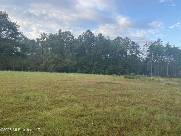 4 E Bond Road, Wiggins, MS 39577
