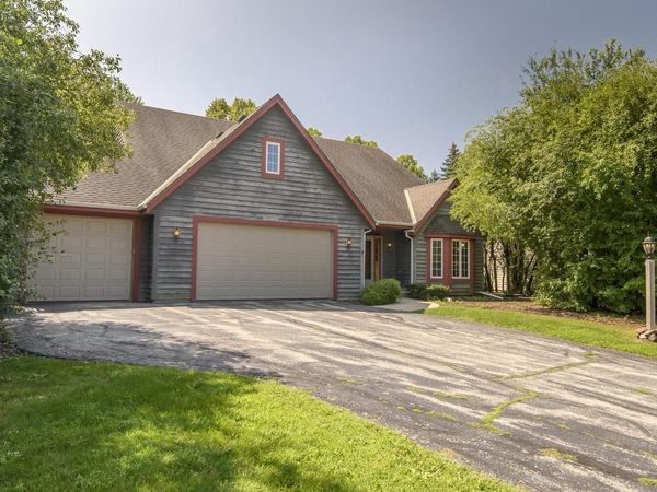 N52W14305 Thornhill DRIVE, Menomonee Falls, WI 53051