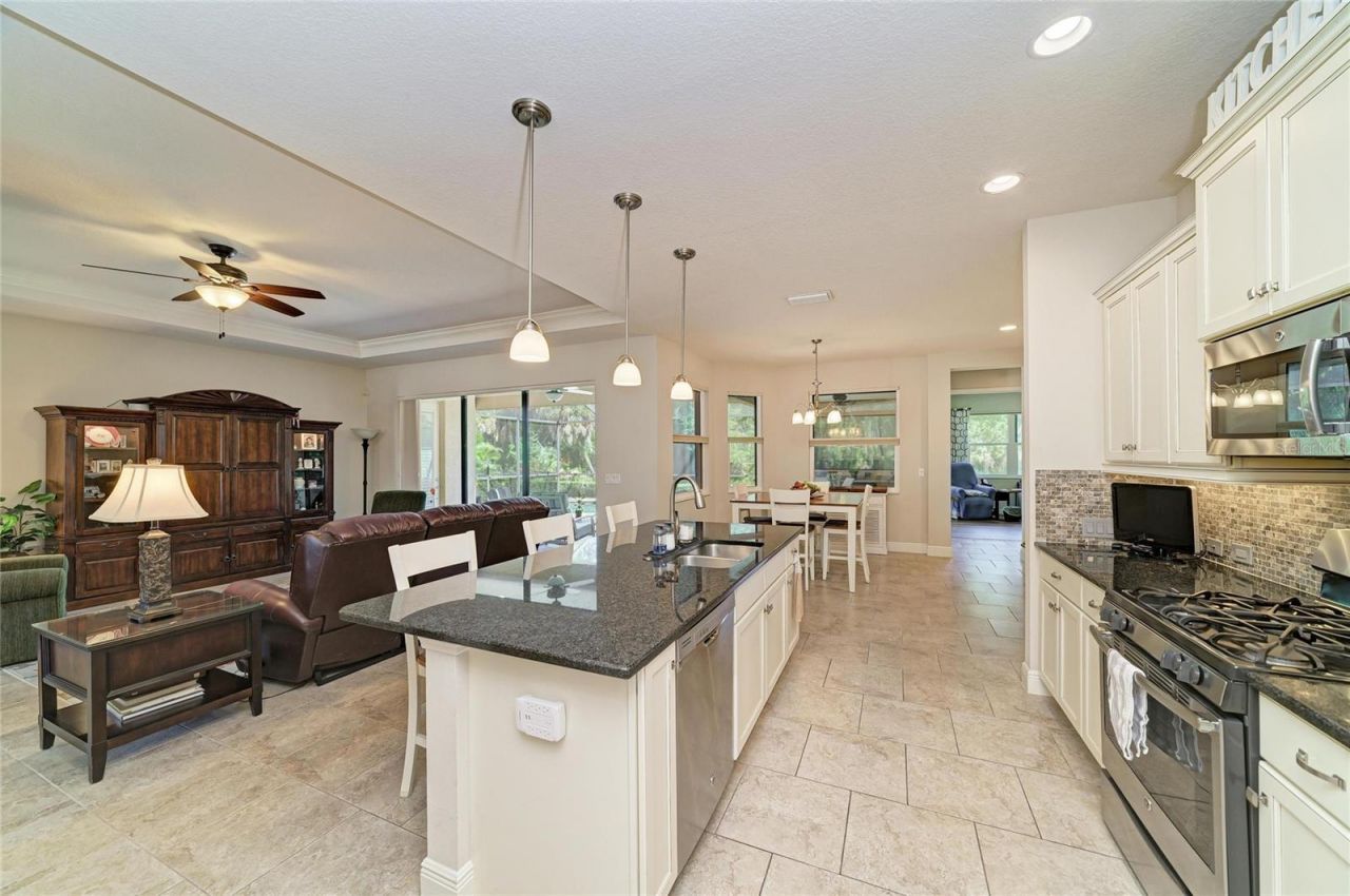 517 Chantilly Trail , Bradenton, FL 34212 Photo