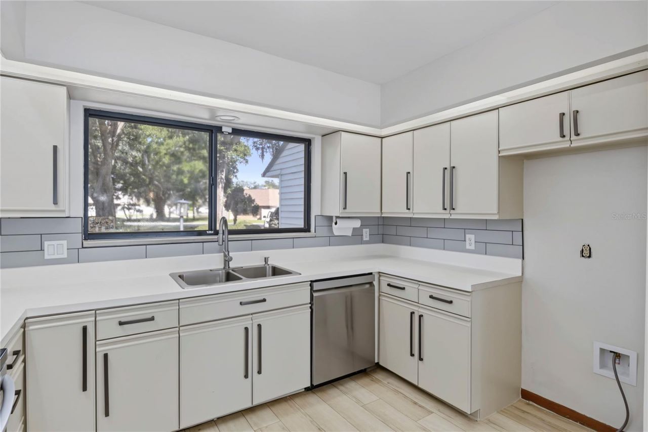 4572 N Lake Orlando Parkway , Unit 6, Orlando, FL 32808 Photo
