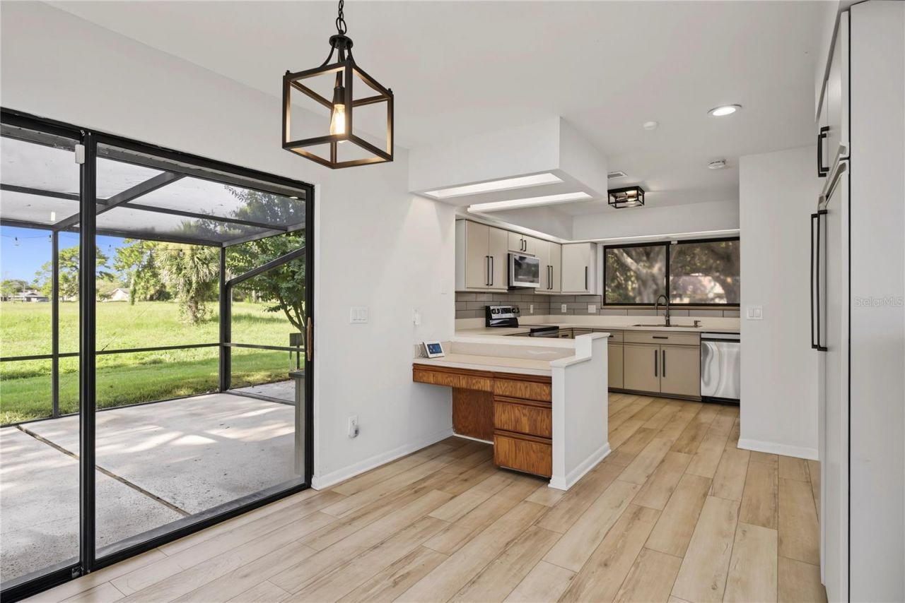 4572 N Lake Orlando Parkway , Unit 6, Orlando, FL 32808 Photo