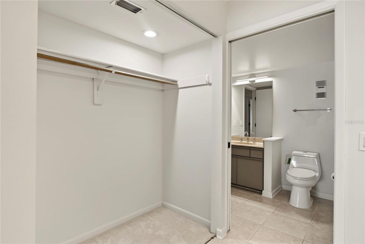 4572 N Lake Orlando Parkway , Unit 6, Orlando, FL 32808 Photo