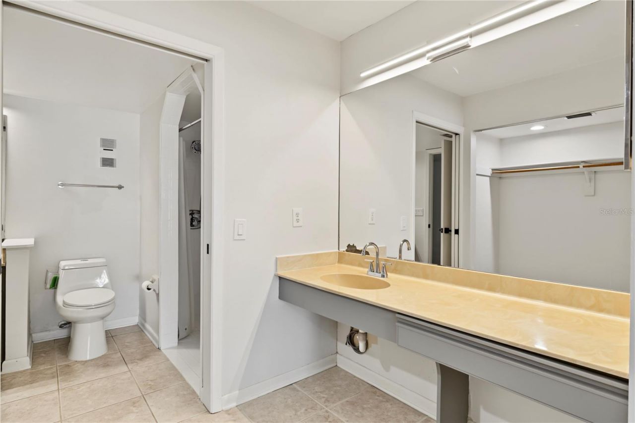 4572 N Lake Orlando Parkway , Unit 6, Orlando, FL 32808 Photo
