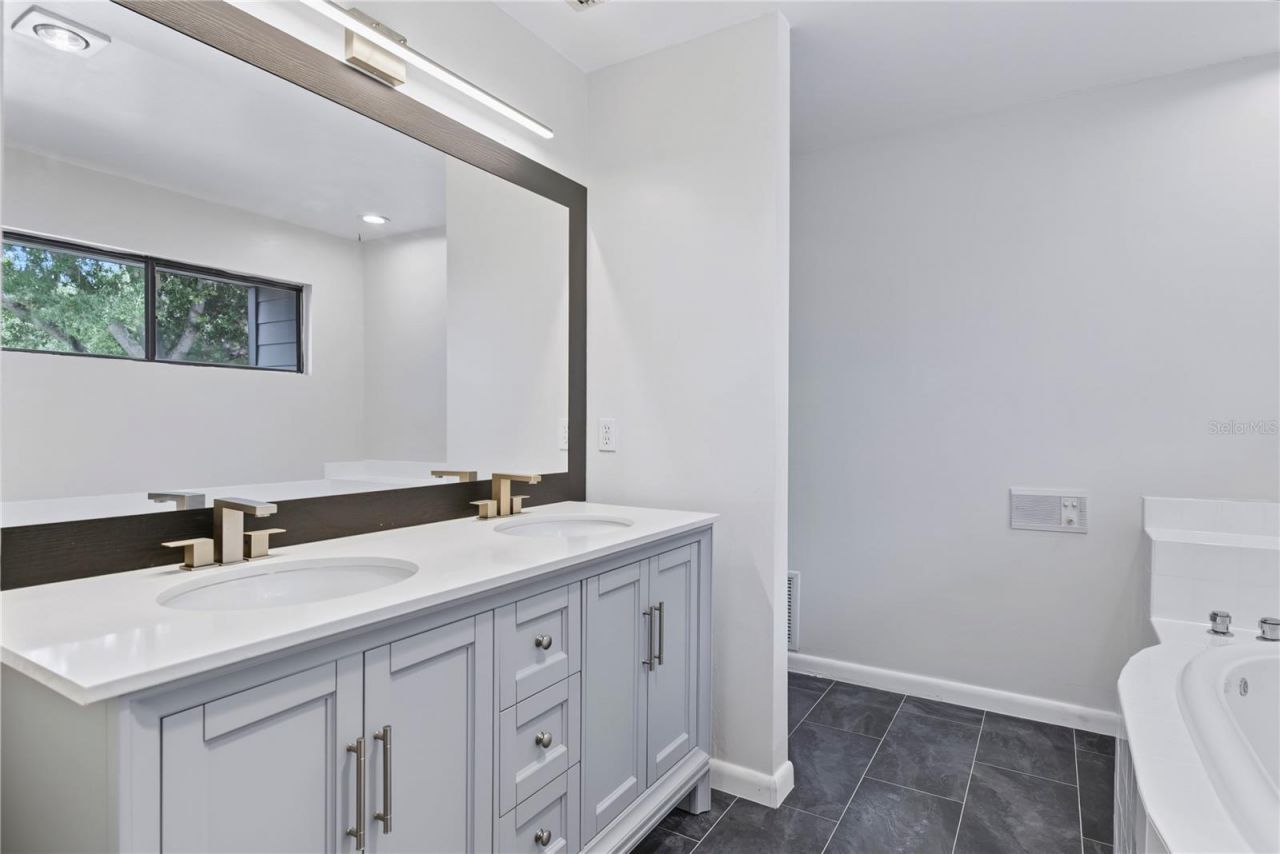 4572 N Lake Orlando Parkway , Unit 6, Orlando, FL 32808 Photo