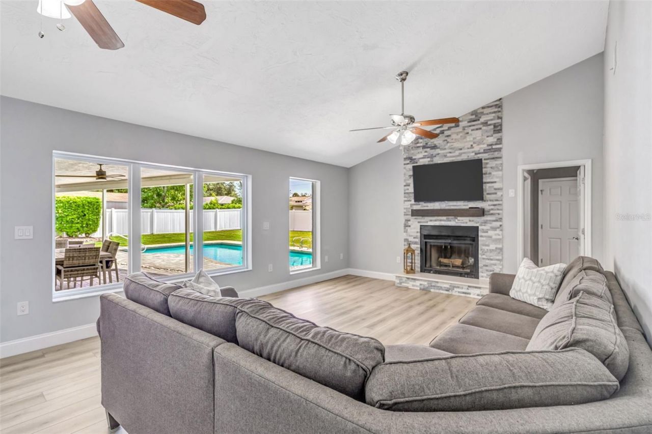 2339 Kings Point Drive, Largo, FL 33774 Photo