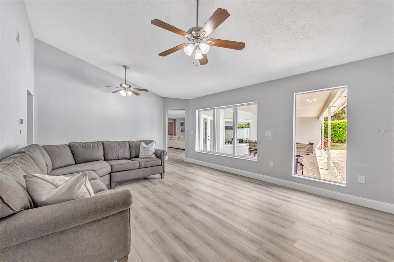 2339 Kings Point Drive, Largo, FL 33774 Photo