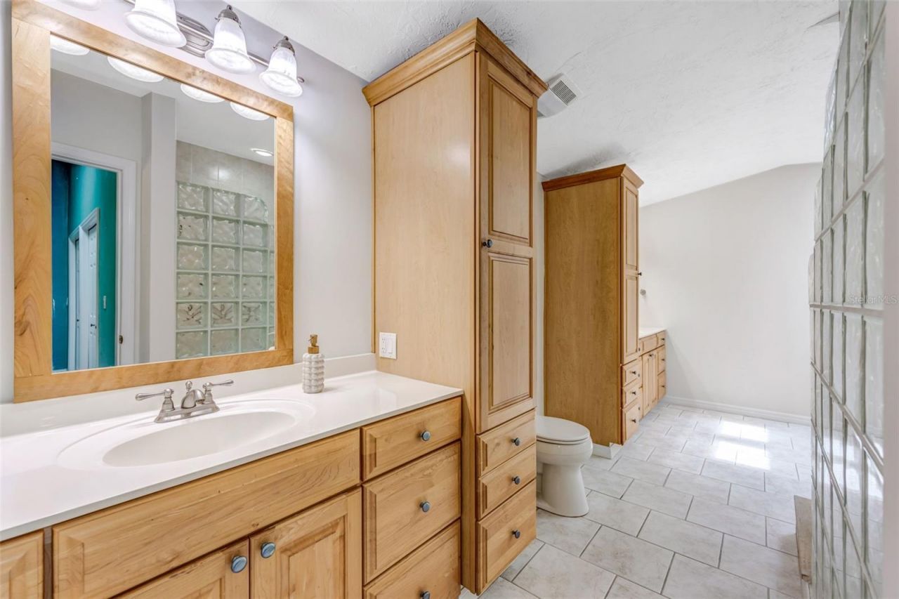 2339 Kings Point Drive, Largo, FL 33774 Photo
