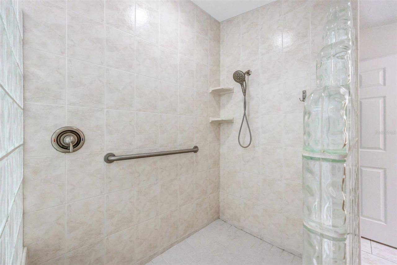 2339 Kings Point Drive, Largo, FL 33774 Photo